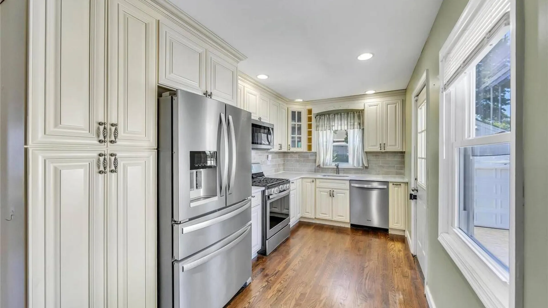 Property at 11 Irving Place, Islip Terrace, NY 11752 7