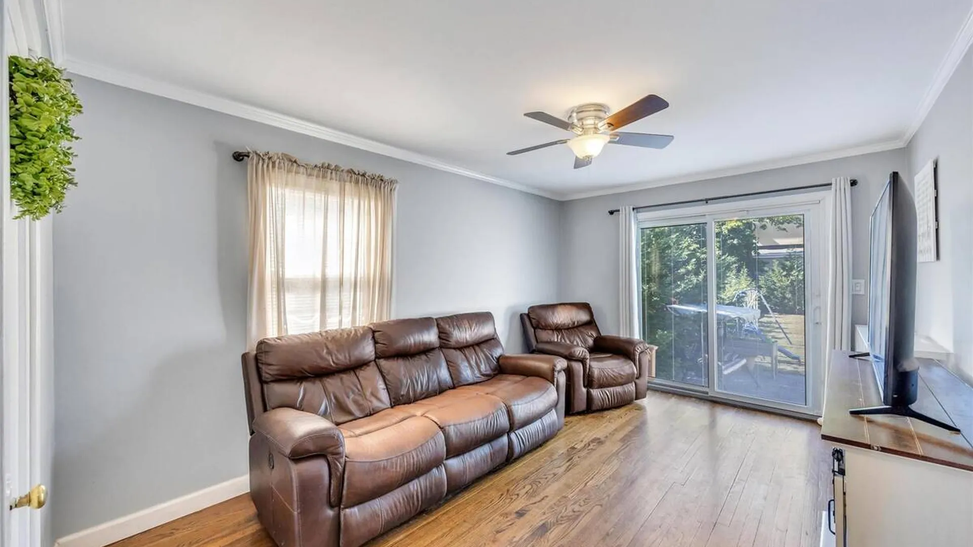 Property at 11 Irving Place, Islip Terrace, NY 11752 9