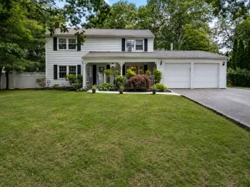 Property at 20 Spaulding Ln, Stony Brook, NY 11790