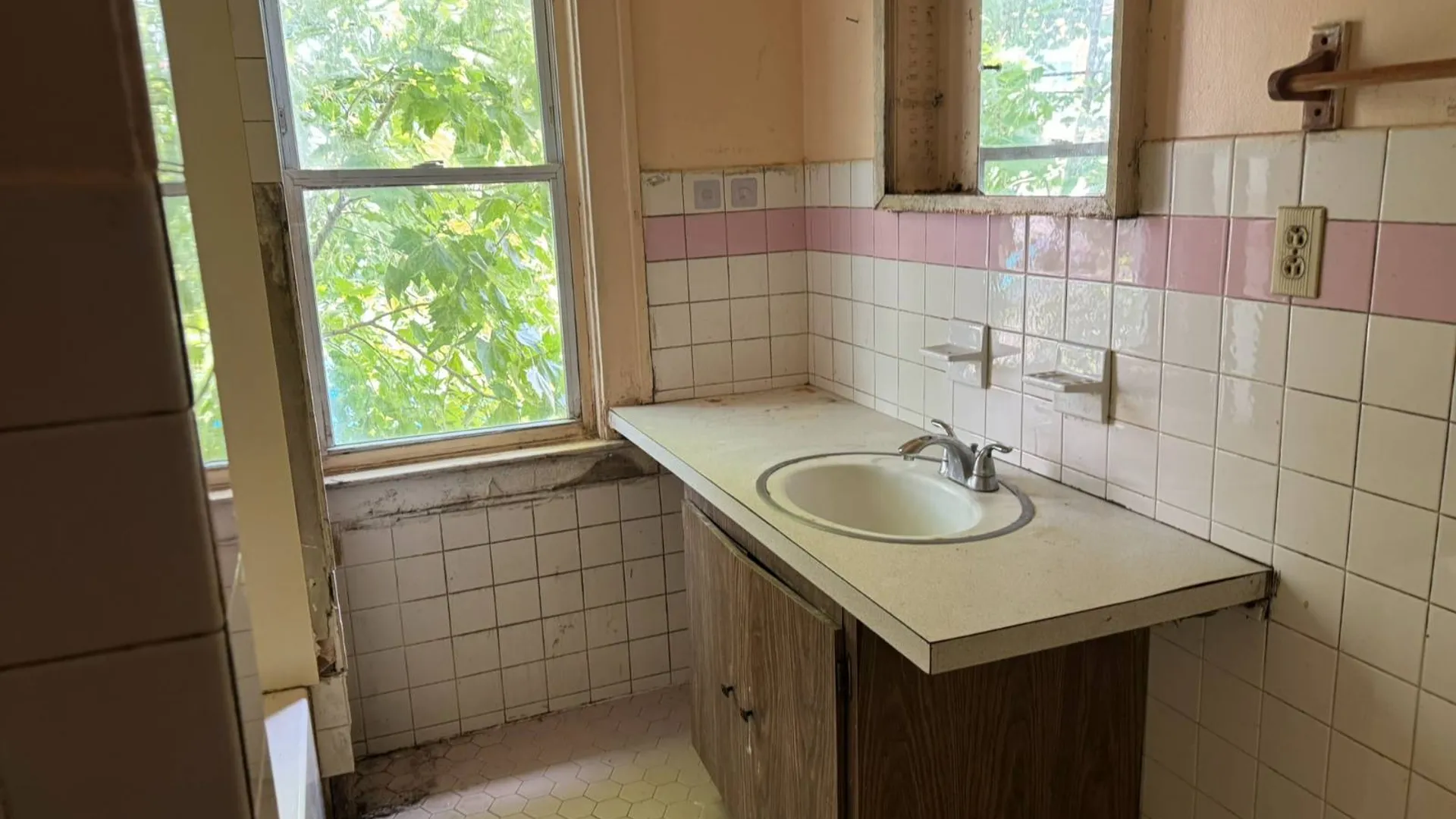 Property at 414 Pond St, Syracuse, NY 13208 16