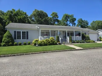 Property at 1407-212 Middle Rd, Calverton, NY 11933