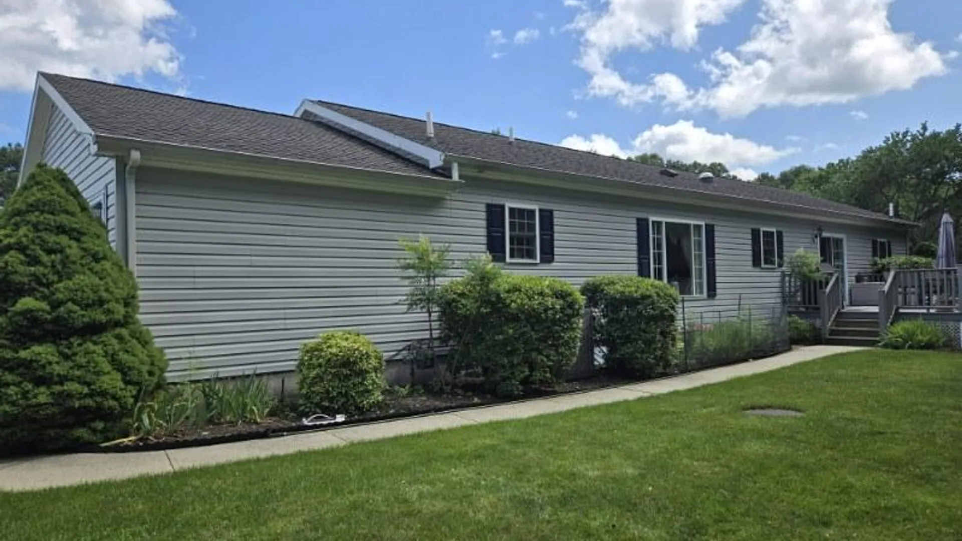 Property at 1407-212 Middle Rd, Calverton, NY 11933 3