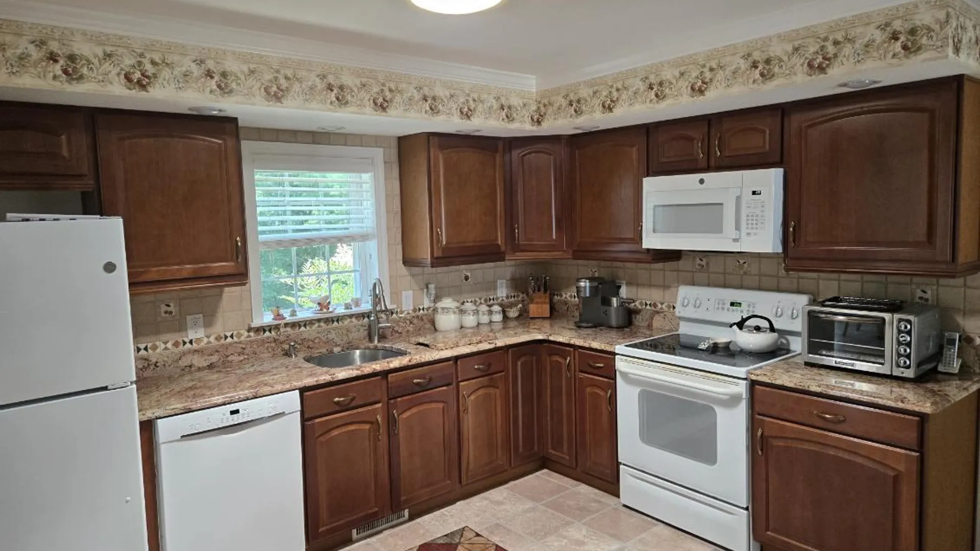 Property at 1407-212 Middle Rd, Calverton, NY 11933 4