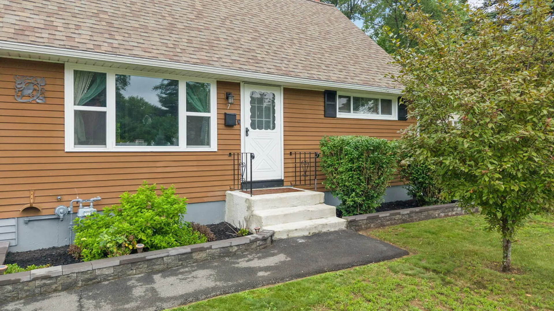 Property at 7 Colt Road, Colonie, NY 12205 4