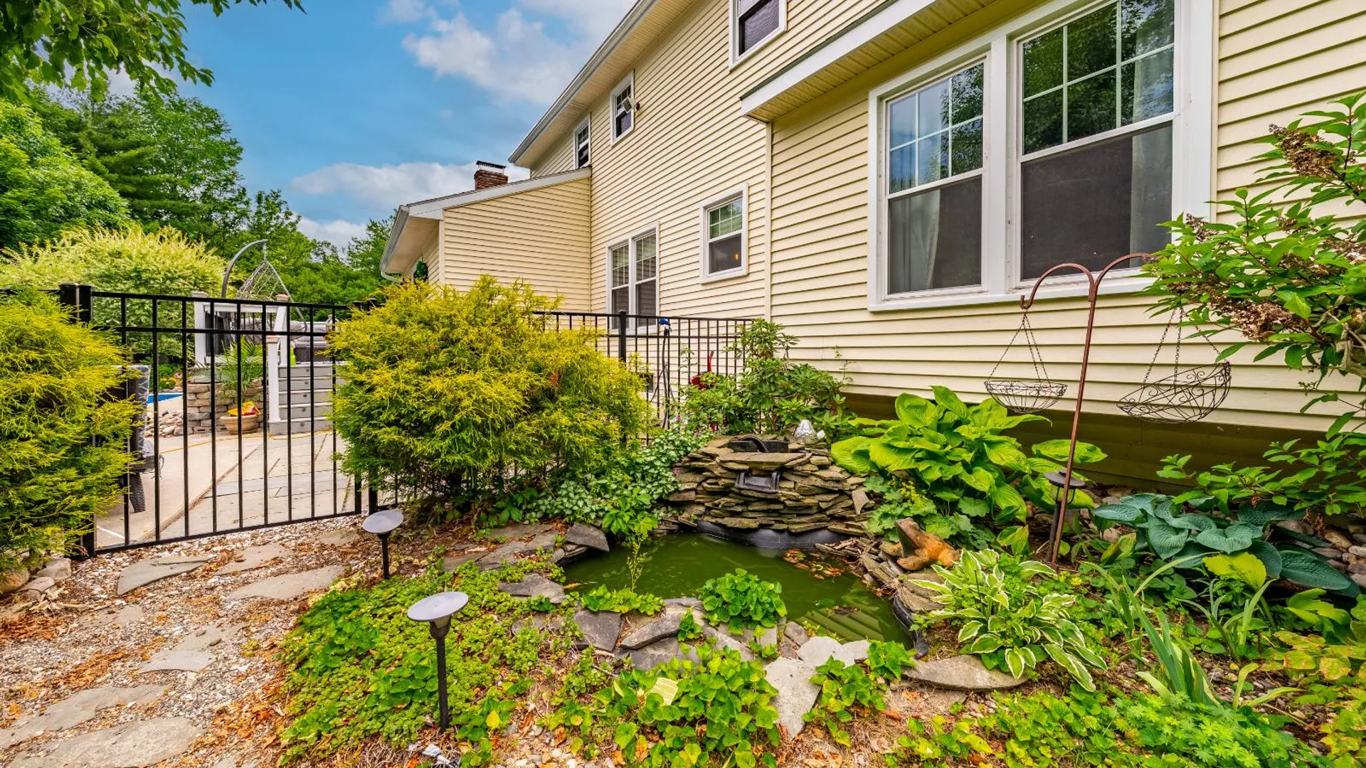 Property at 33 Sheffield Drive, Delmar, NY 12054 45