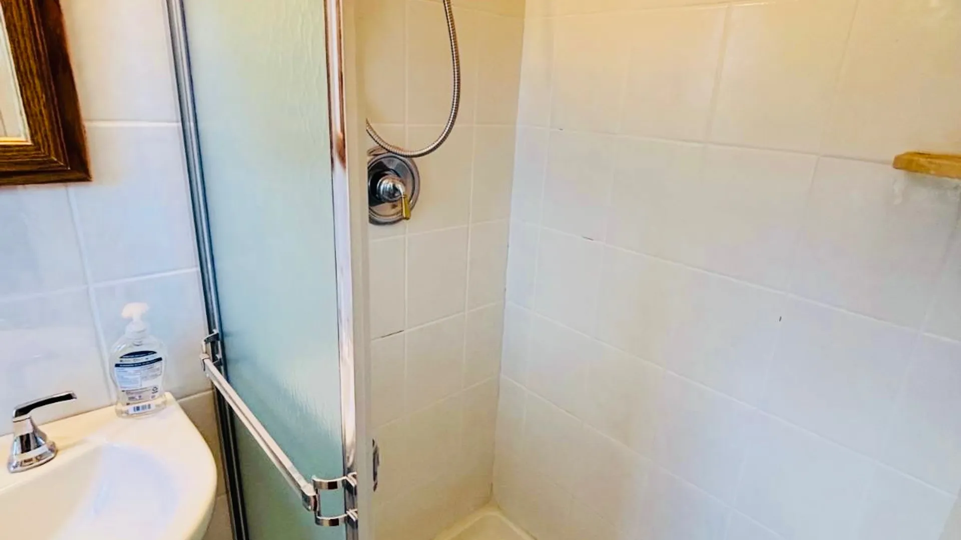 Property at 3 Altamont av, Sea Cliff, NY 11579 19