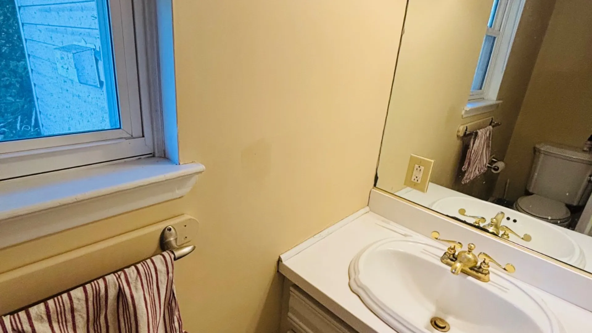 Property at 3 Altamont av, Sea Cliff, NY 11579 12