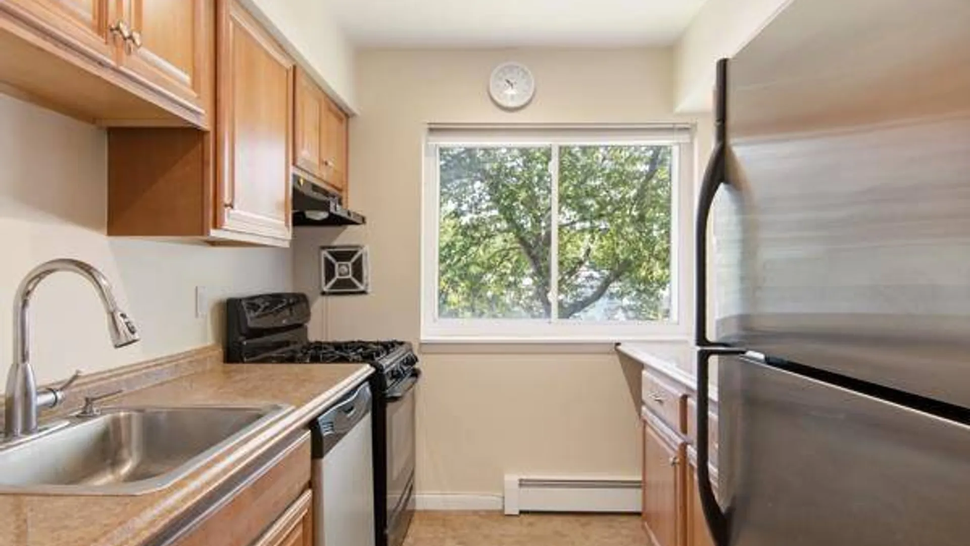 Property at 105 Prime Avenue, Huntington, NY 11743 13