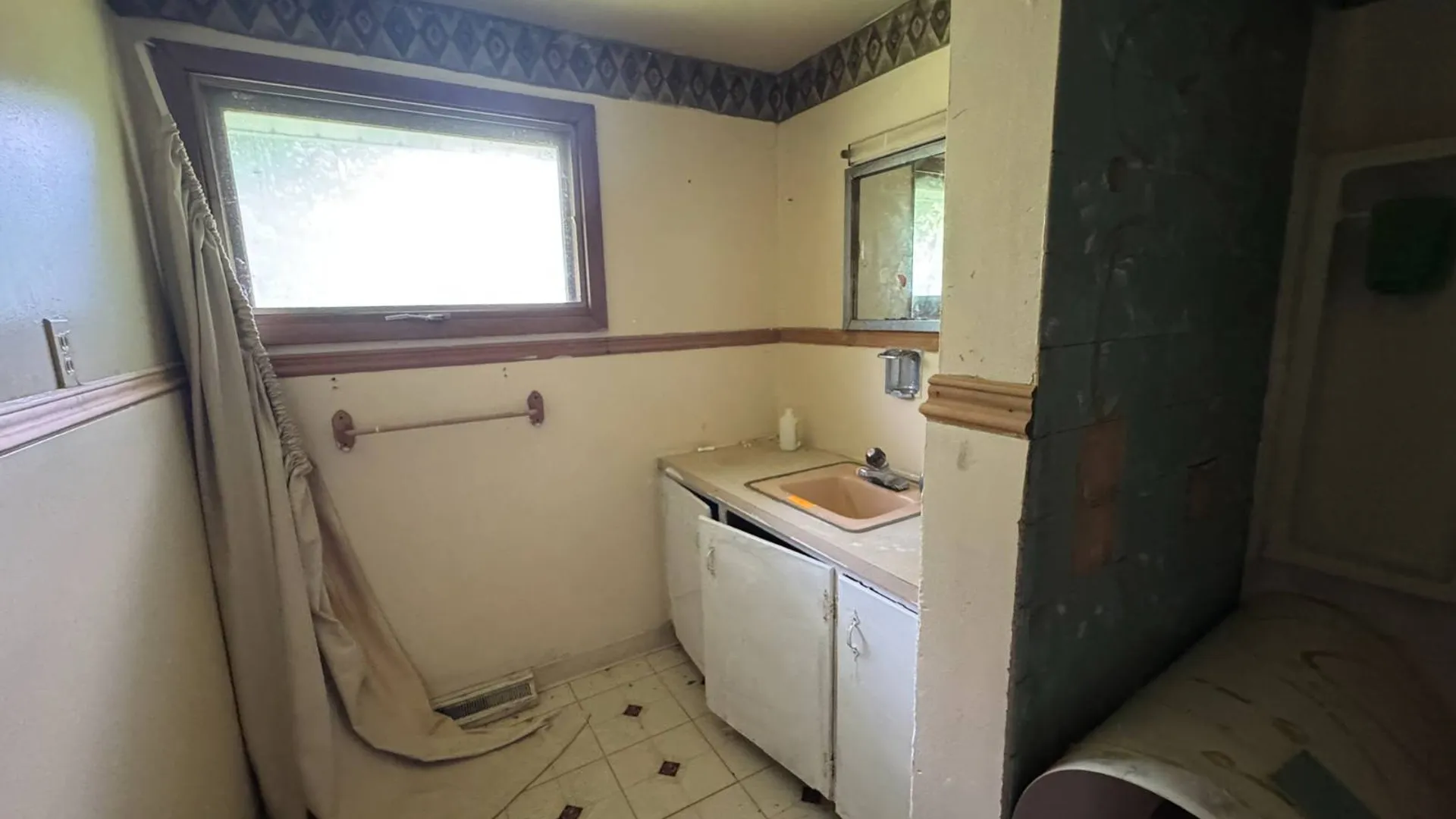 Property at 188 Ballantyne Rd, Syracuse, NY 13205 7