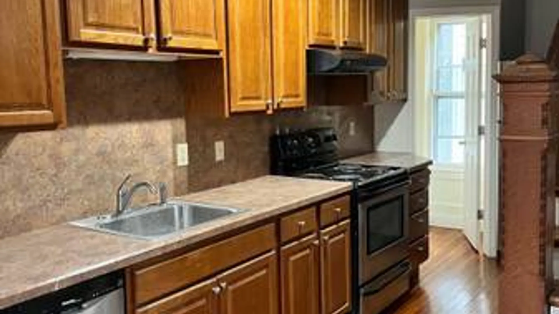 Property at 3 Washington Ave, Schenectady, NY 12305 2