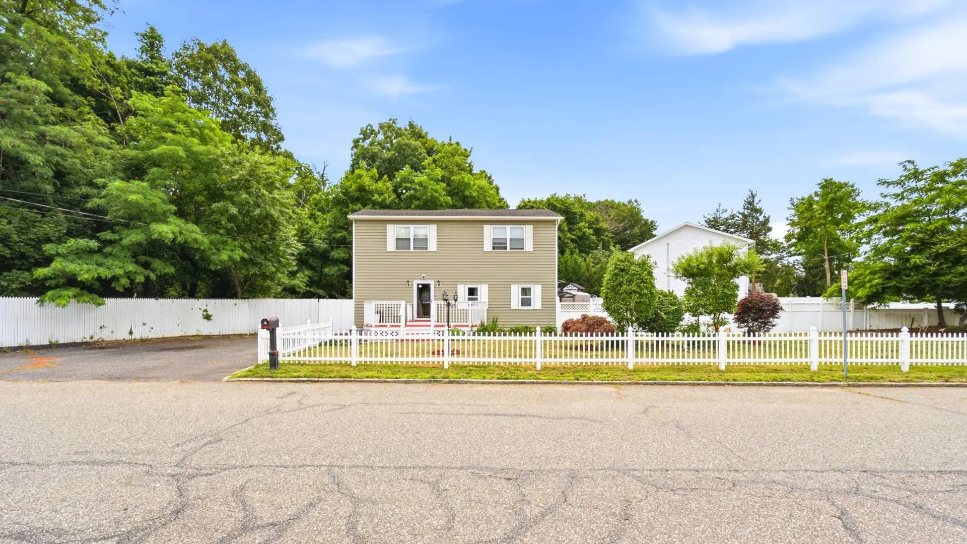 Property at 14 NEVADA RD, West Babylon, NY 11704 17