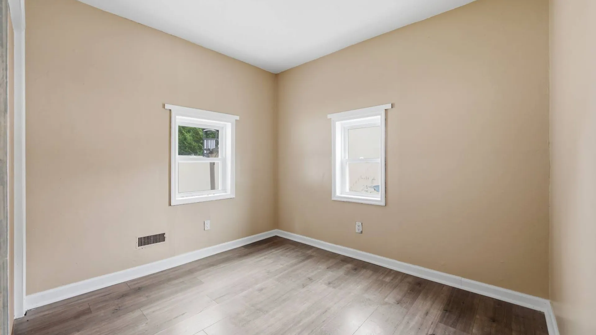 Property at 14 NEVADA RD, West Babylon, NY 11704 6