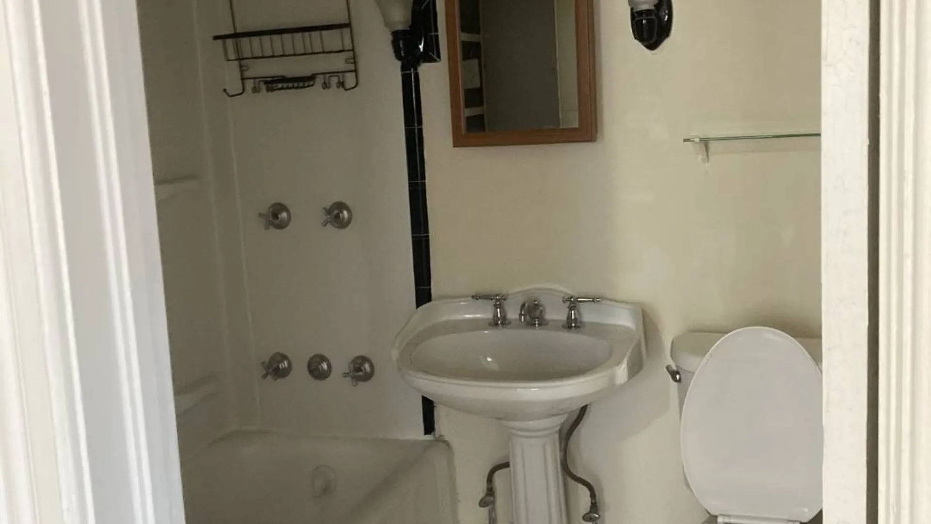 Property at 1049 Park Ave, Schenectady, NY 12308 10