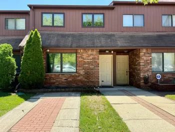 Property at 15 Gateway Dr, Staten Island, NY 10304
