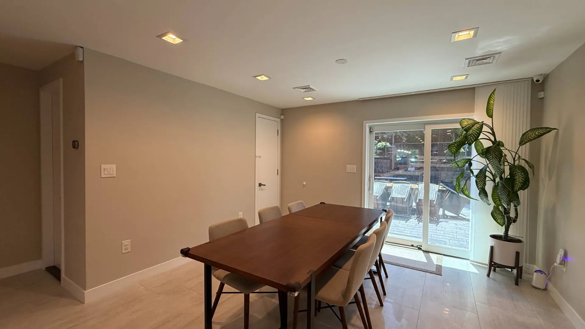 Property at 15 Gateway Dr, Staten Island, NY 10304 6