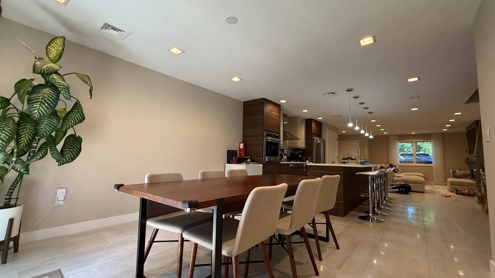 Property at 15 Gateway Dr, Staten Island, NY 10304 7