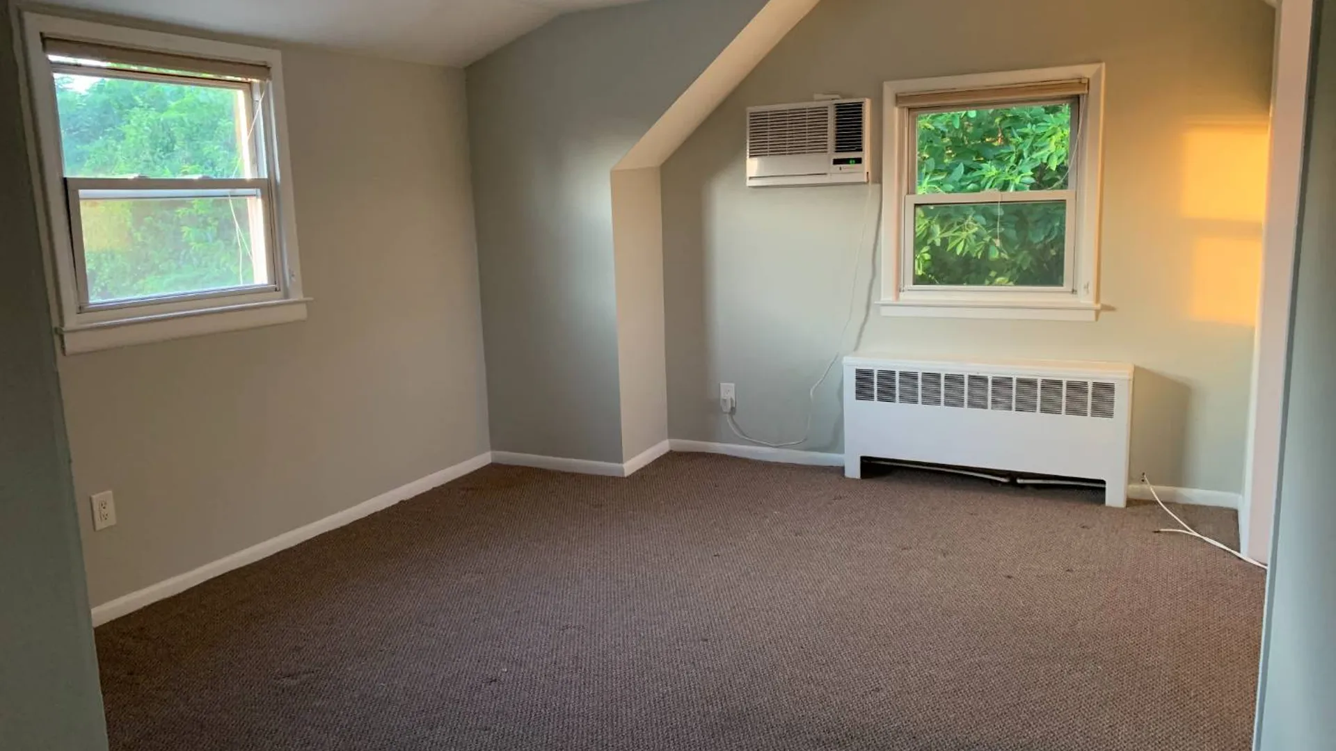 Property at 392 Sherbrooke Rd, Lindenhurst, NY 11757 2