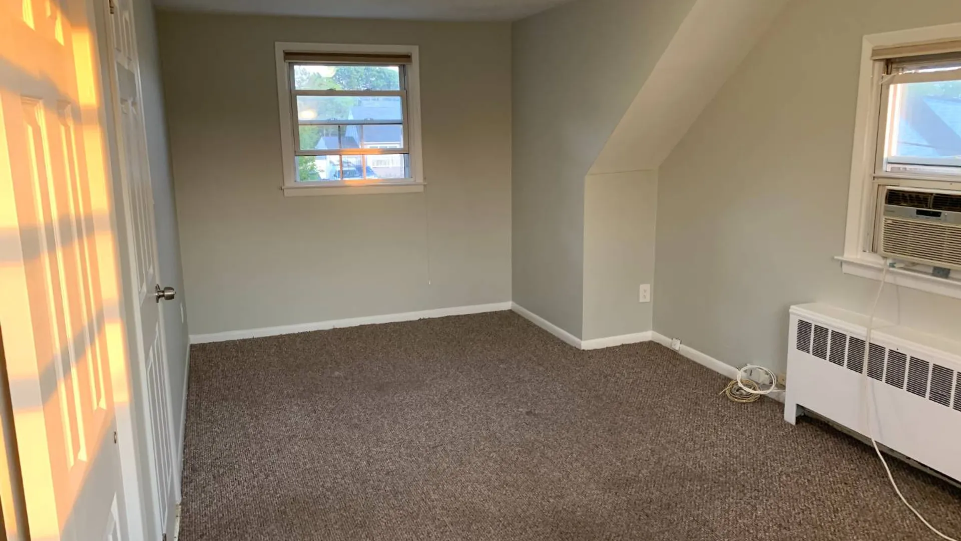 Property at 392 Sherbrooke Rd, Lindenhurst, NY 11757 3
