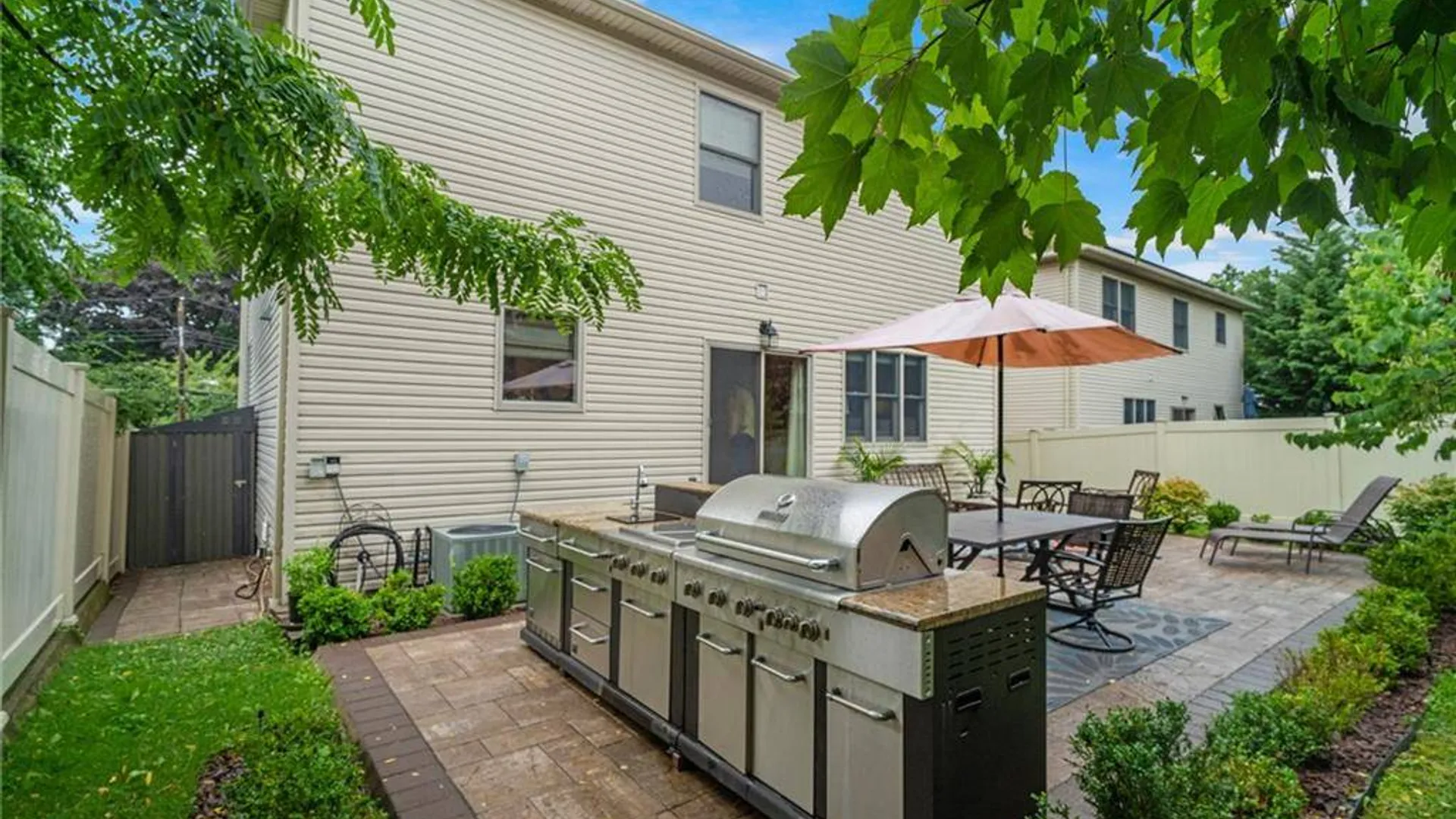 Property at 22 Cheshire Pl, Staten Island, NY 10301 23