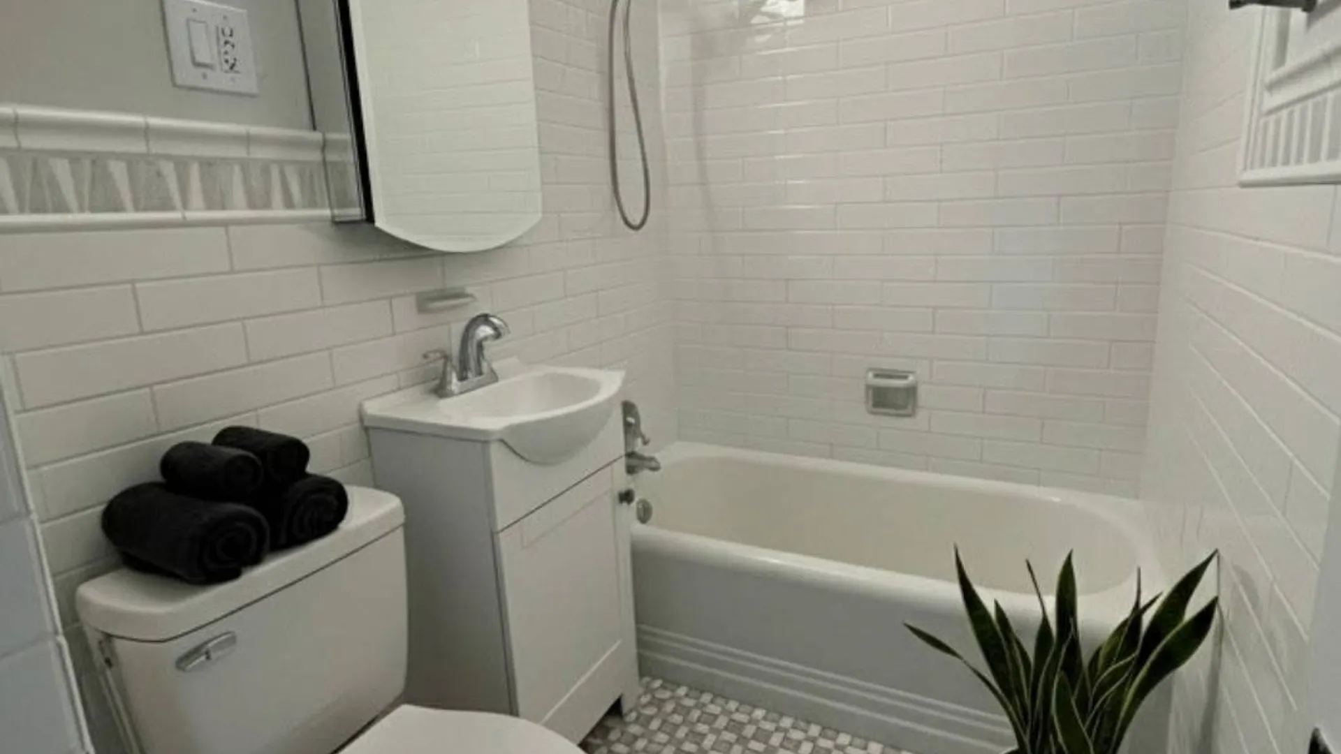 Property at 10 Washington Ave, Schenectady, NY 12305 6