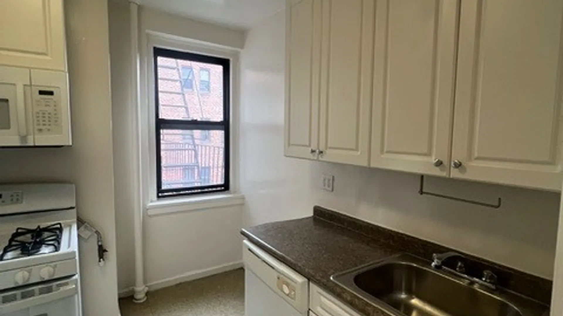 Property at 625 Gramatan Ave, Mt. Vernon, NY 10552 3