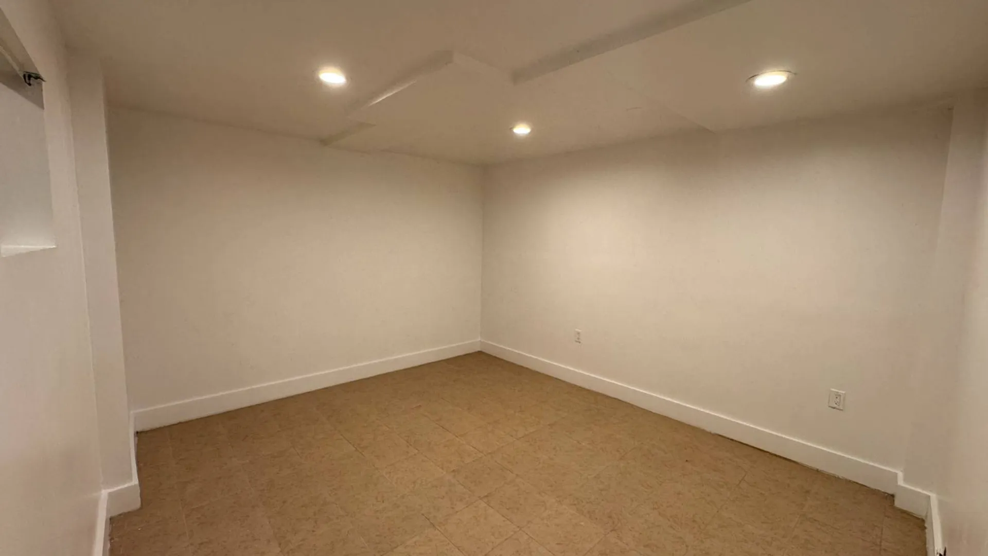 Property at 914 Pierce Ave, Bronx, NY 10462 8