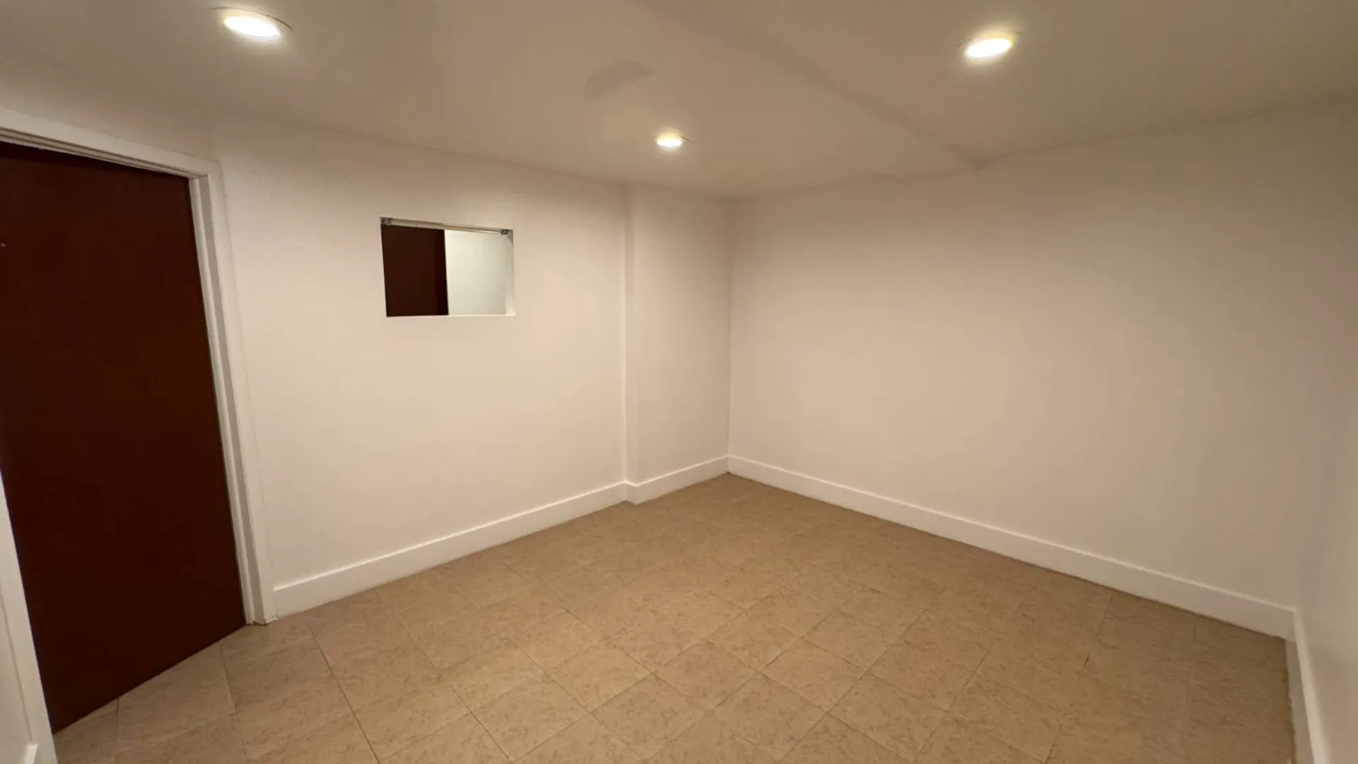 Property at 914 Pierce Ave, Bronx, NY 10462 9