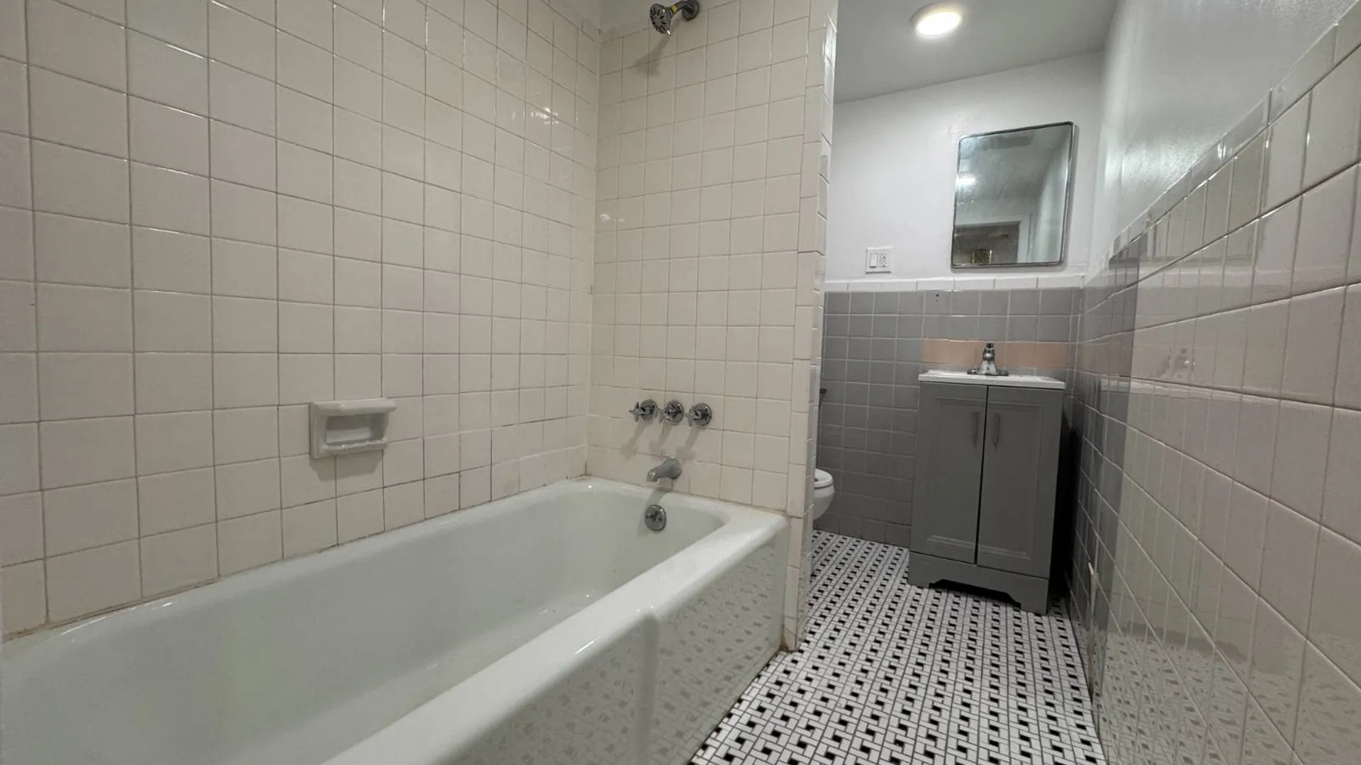 Property at 914 Pierce Ave, Bronx, NY 10462 7