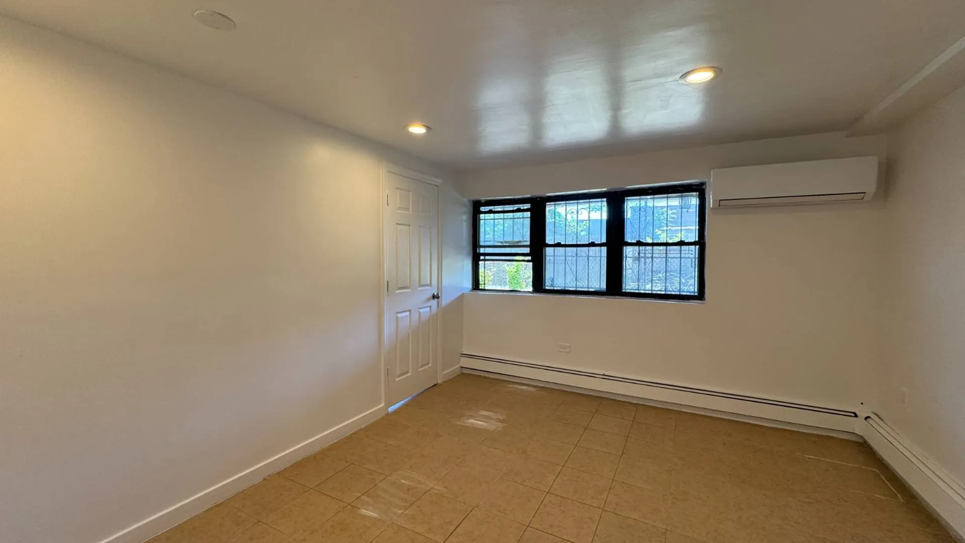 Property at 914 Pierce Ave, Bronx, NY 10462 12