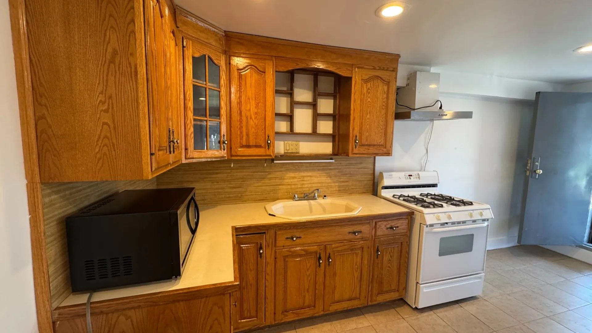 Property at 914 Pierce Ave, Bronx, NY 10462 6