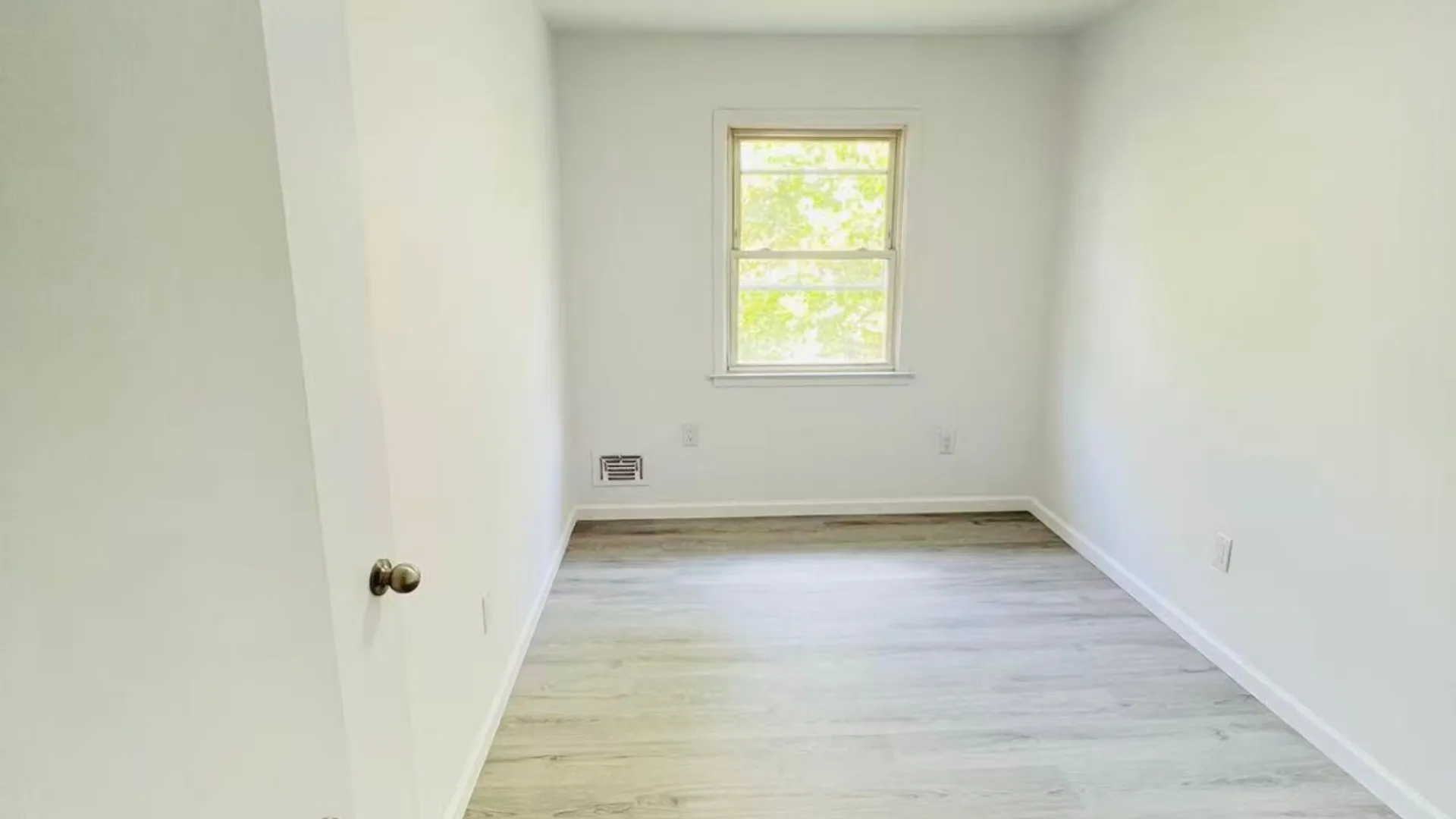 Property at 57-24 Cloverdale Blvd, Bayside, NY 11364 7
