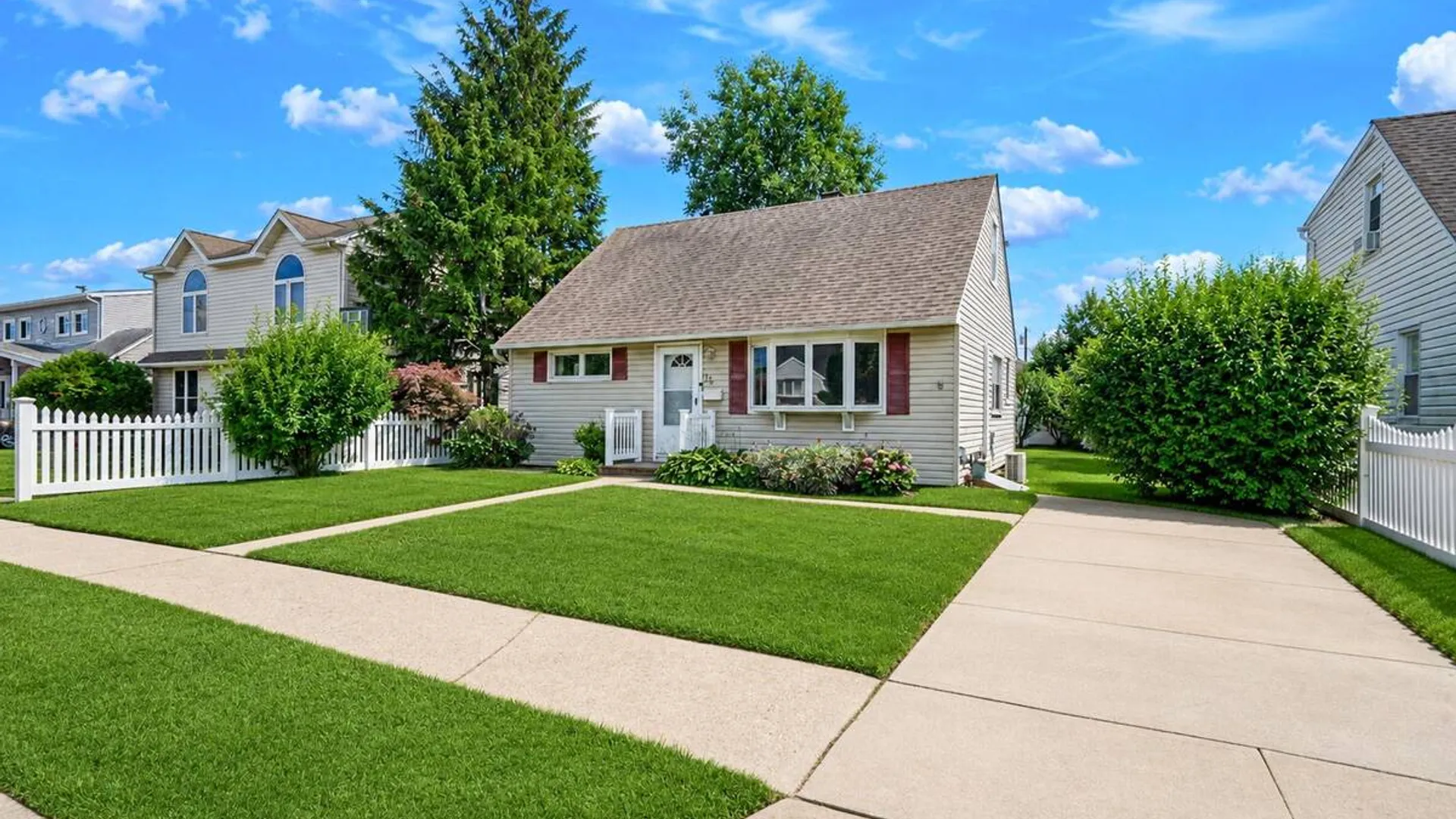 Property at 112 Franklin Place, Massapequa, NY 11758 3