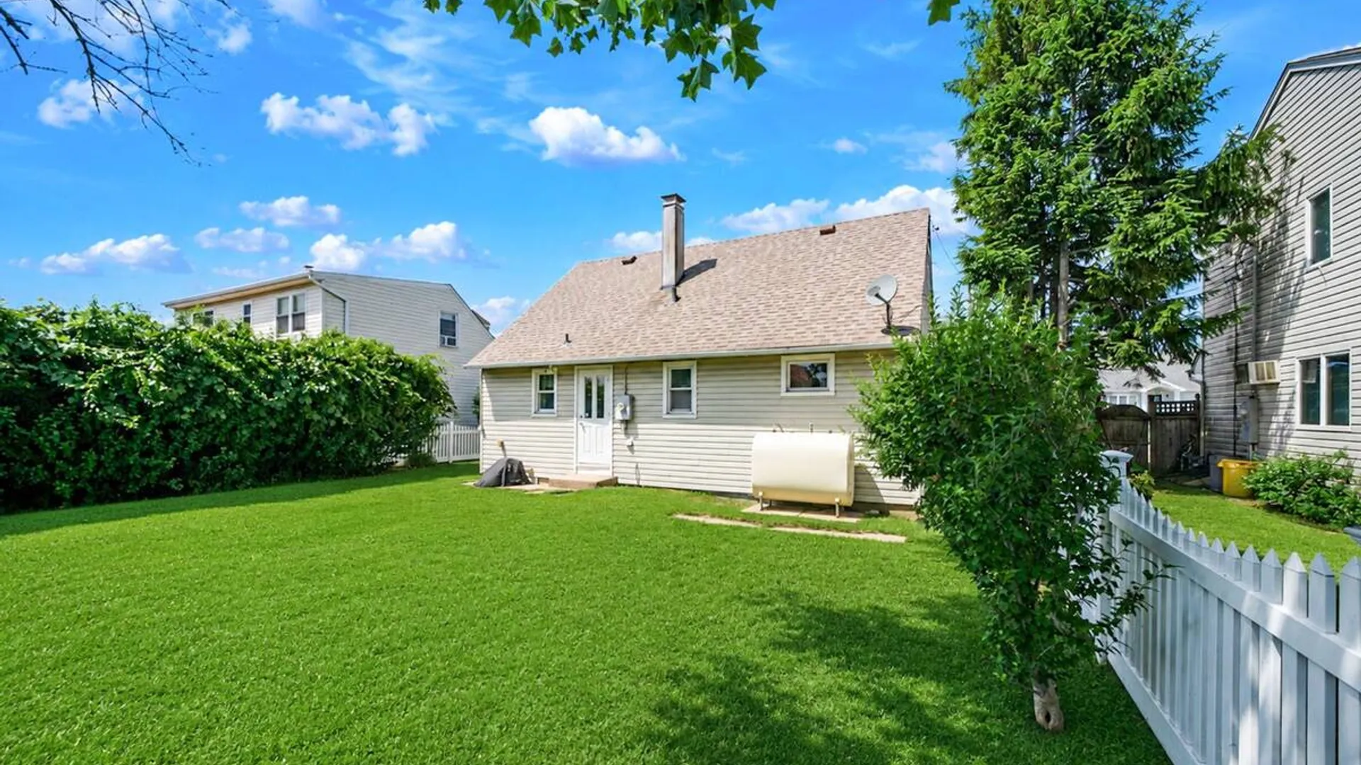 Property at 112 Franklin Place, Massapequa, NY 11758 5