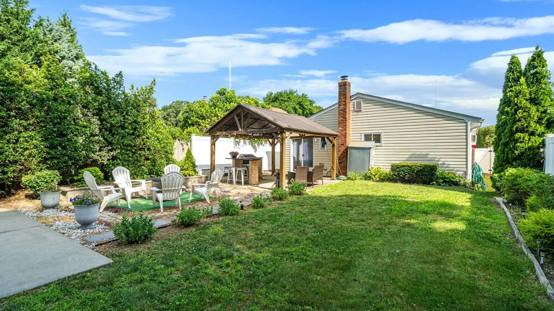 Property at 48 Oakmont Avenue, Selden, NY 11784 22