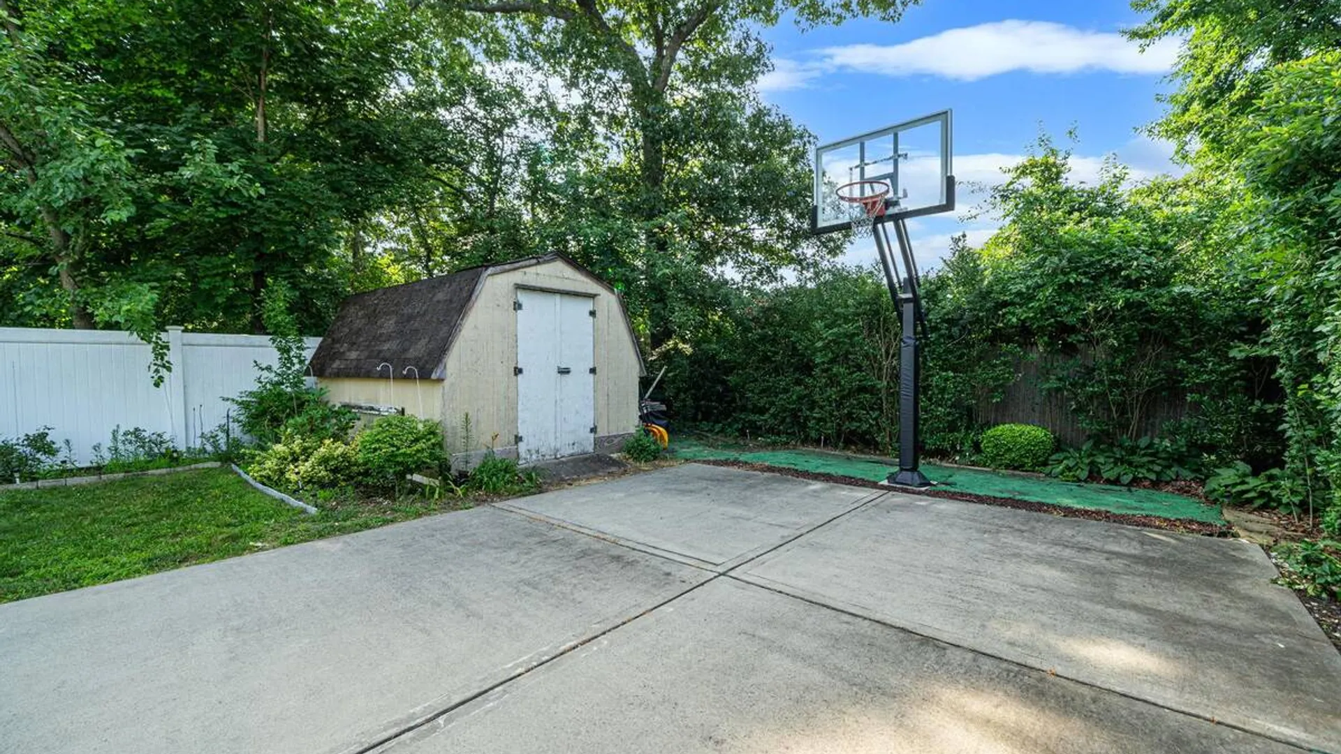 Property at 48 Oakmont Avenue, Selden, NY 11784 24