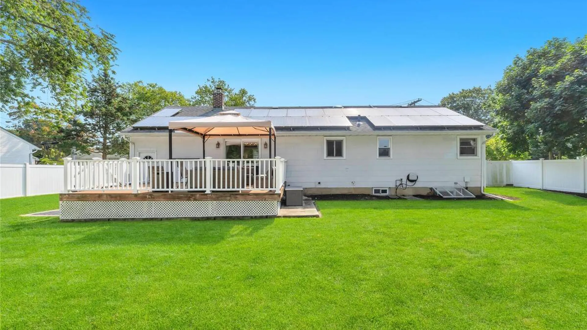 Property at 5 Shaftsbury Lane, Melville, NY 11747 5