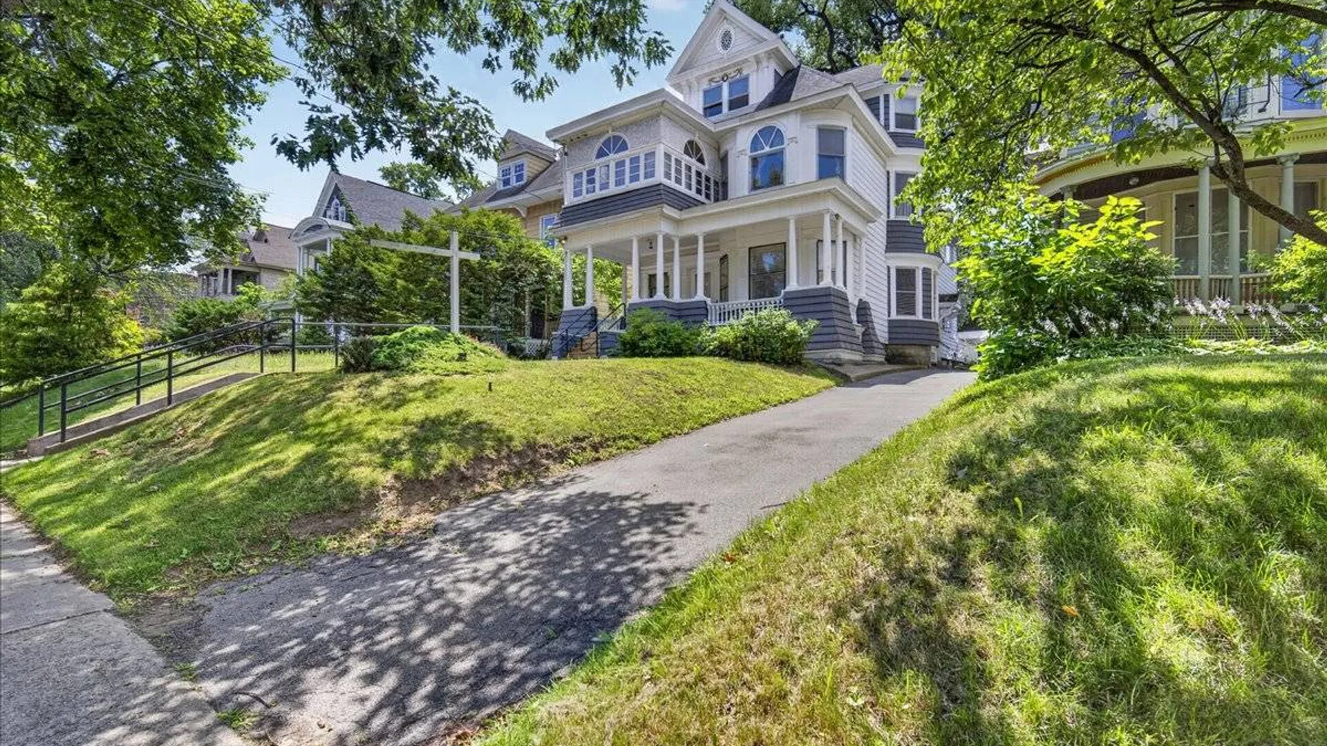 Property at 1006 Union St, Schenectady, NY 12308 4