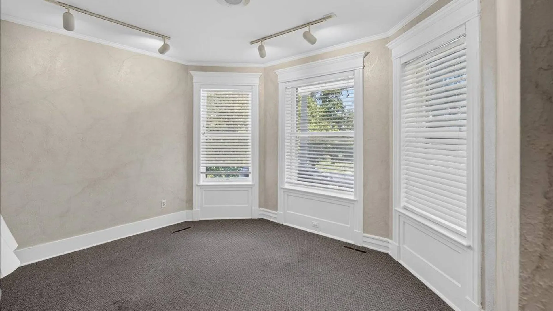Property at 1006 Union St, Schenectady, NY 12308 6