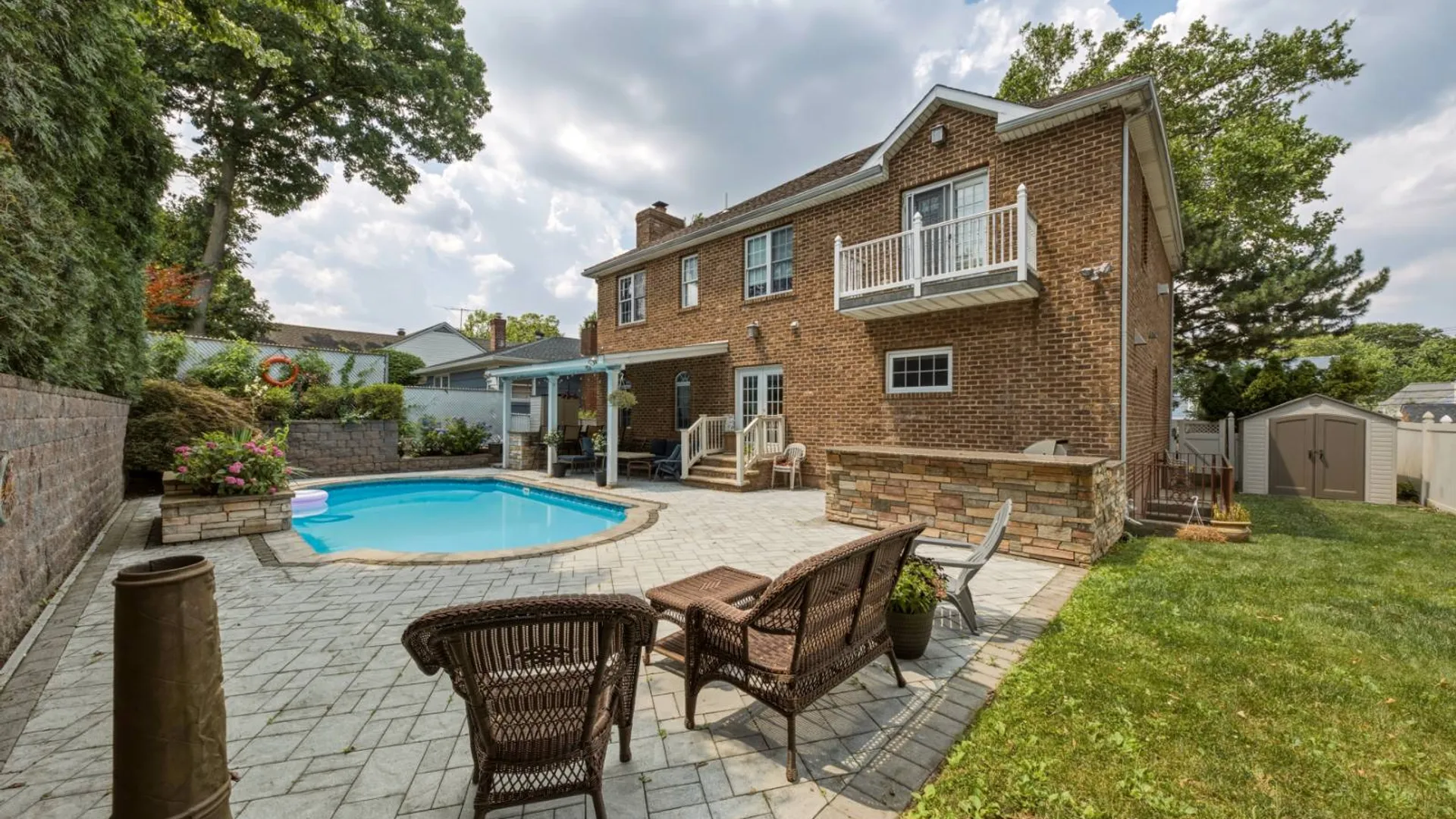 Property at 174 Kemball Ave, Staten Island, NY 10314 3