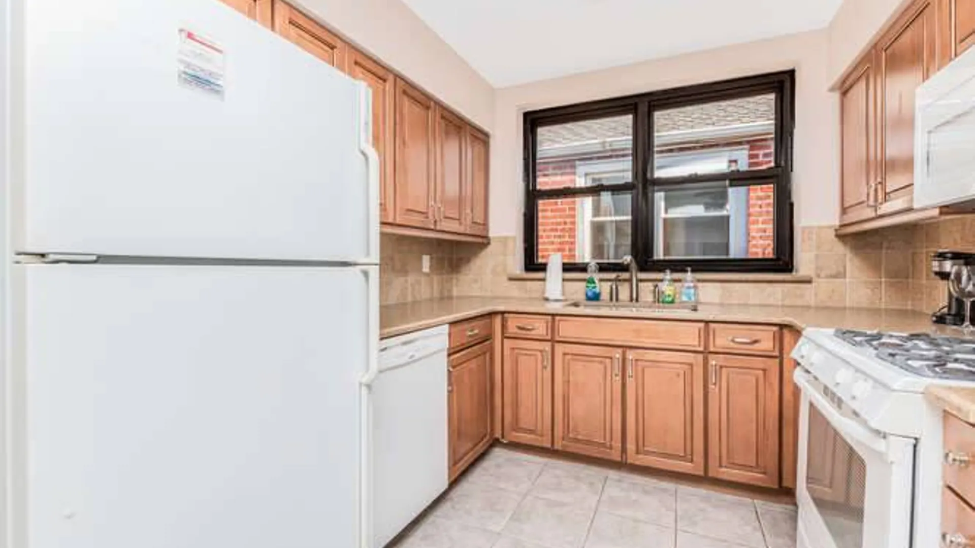 Property at 1863 Williamsbridge Rd, Bronx, NY 10461 4