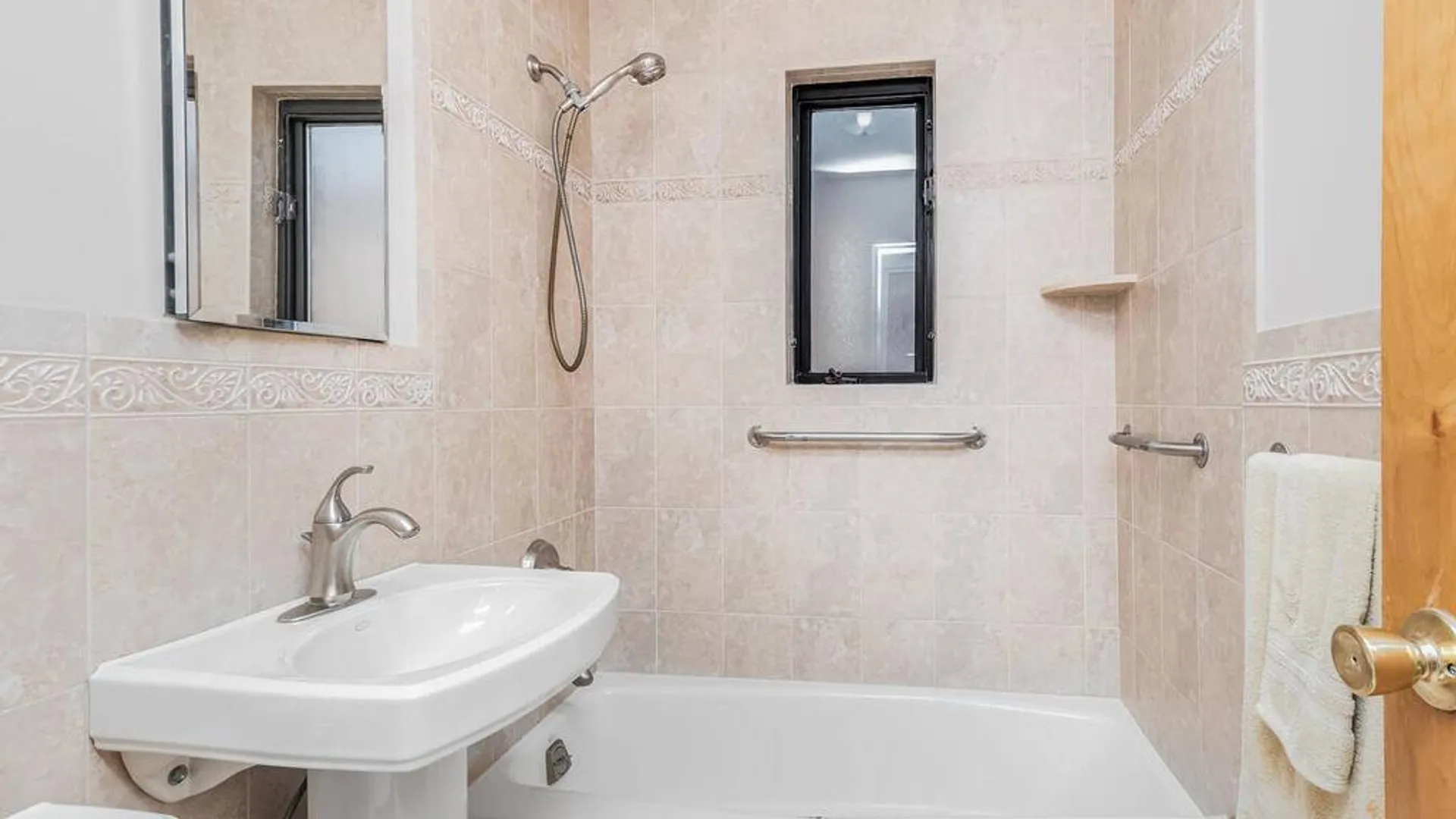 Property at 1863 Williamsbridge Rd, Bronx, NY 10461 18