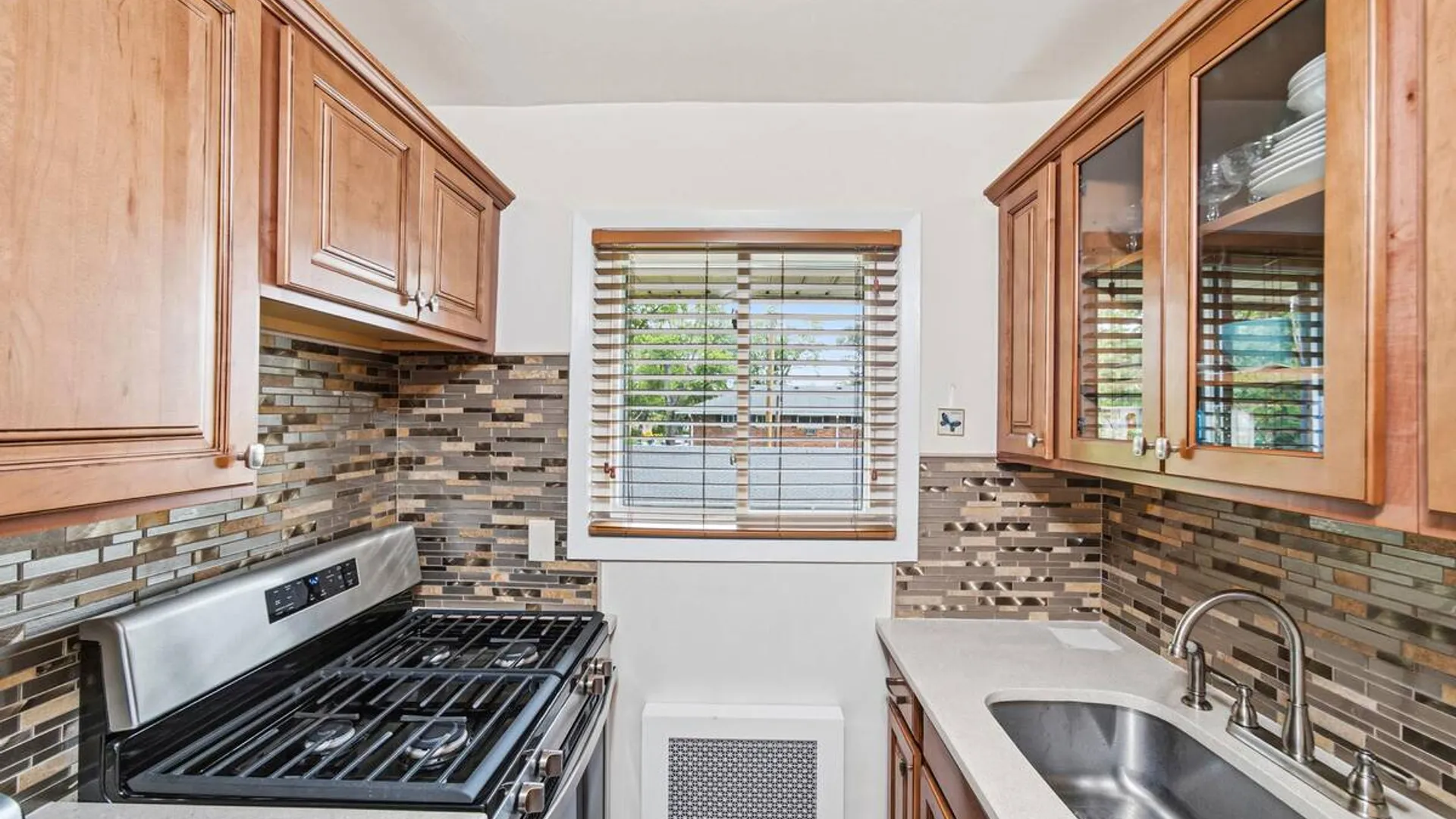 Property at 172 Edmunton, North Babylon, NY 11703 8