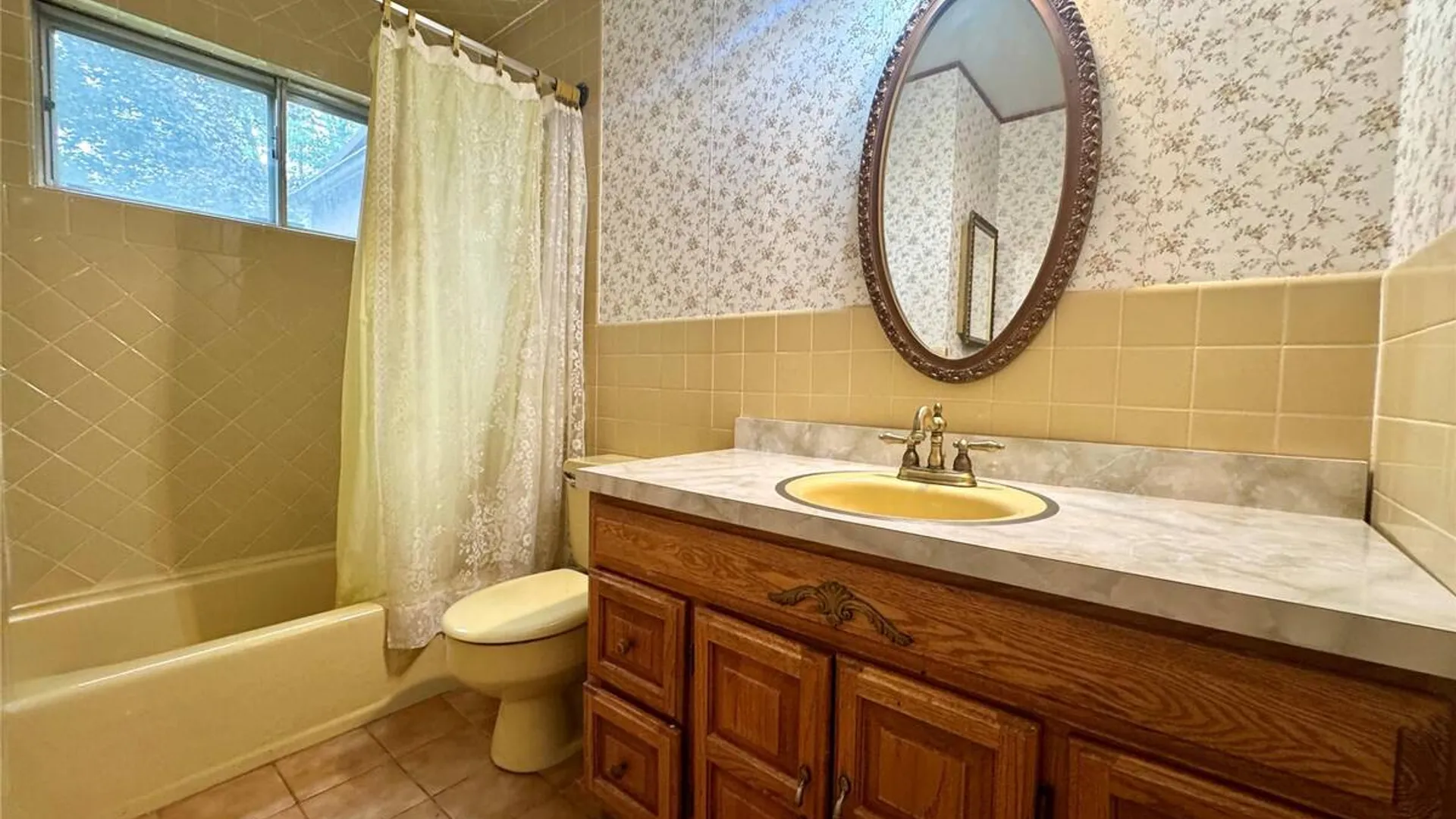 Property at 28 Euclid Avenue, Dix Hills, NY 11746 18