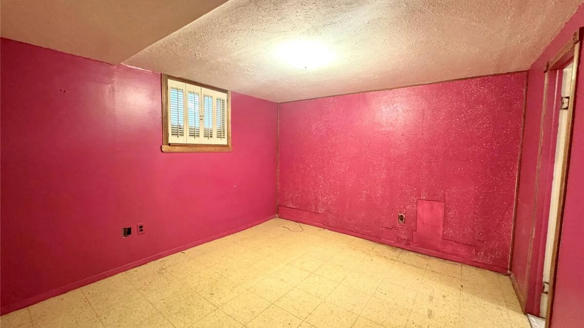 Property at 28 Euclid Avenue, Dix Hills, NY 11746 22