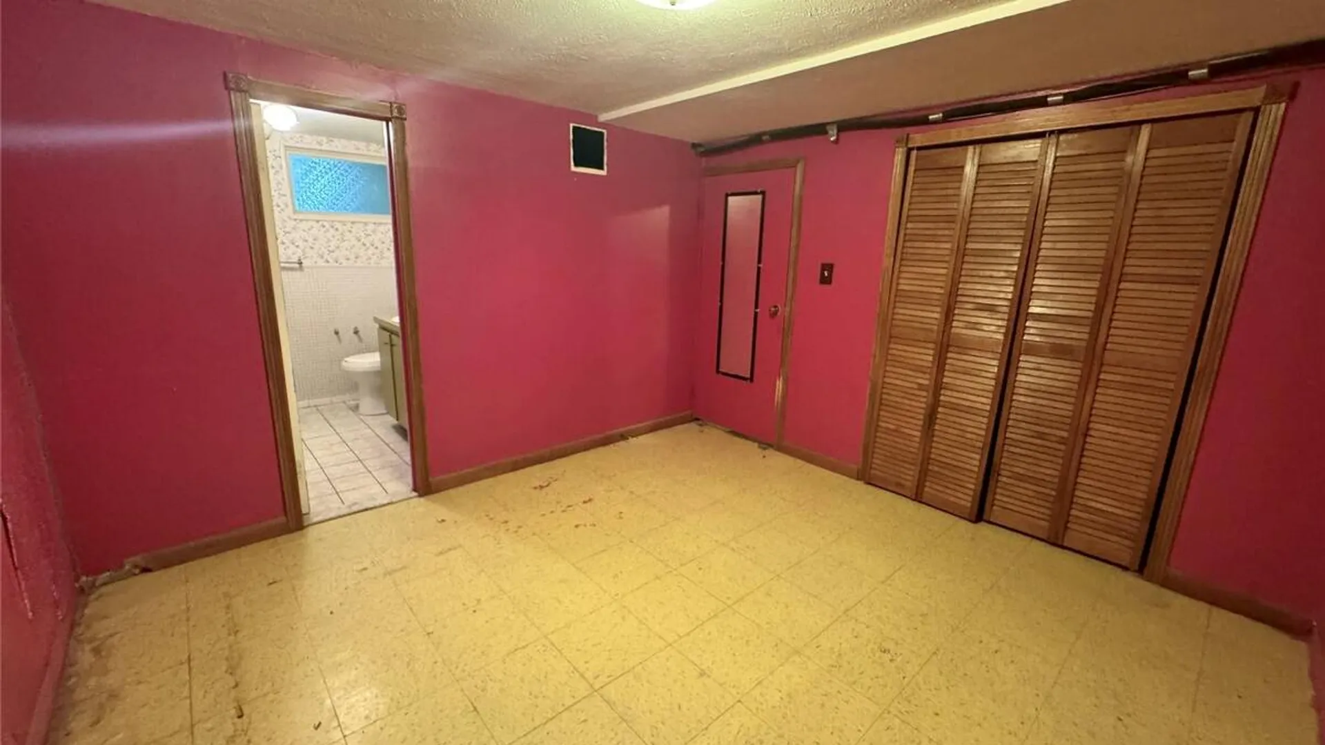 Property at 28 Euclid Avenue, Dix Hills, NY 11746 23