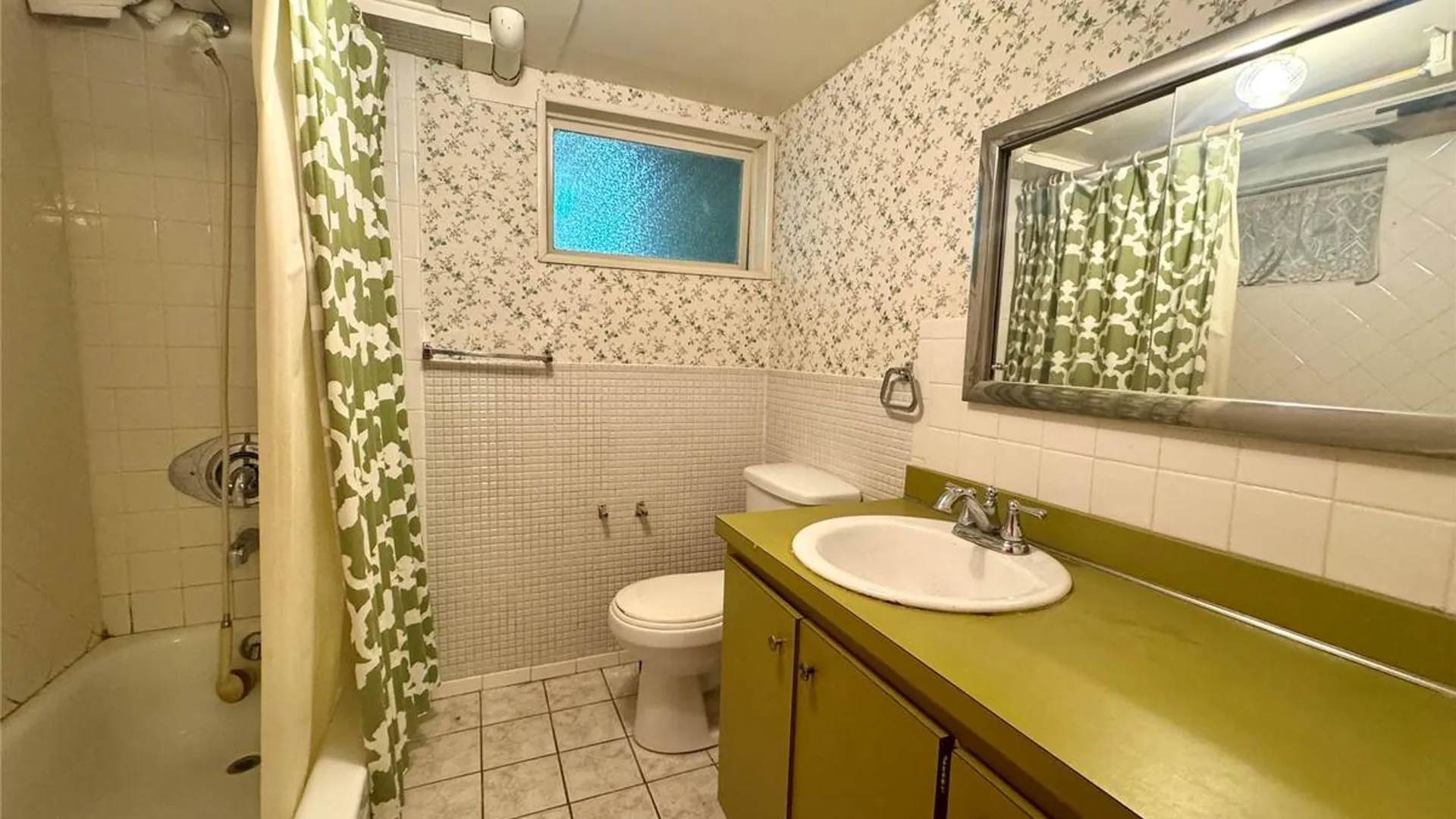 Property at 28 Euclid Avenue, Dix Hills, NY 11746 24