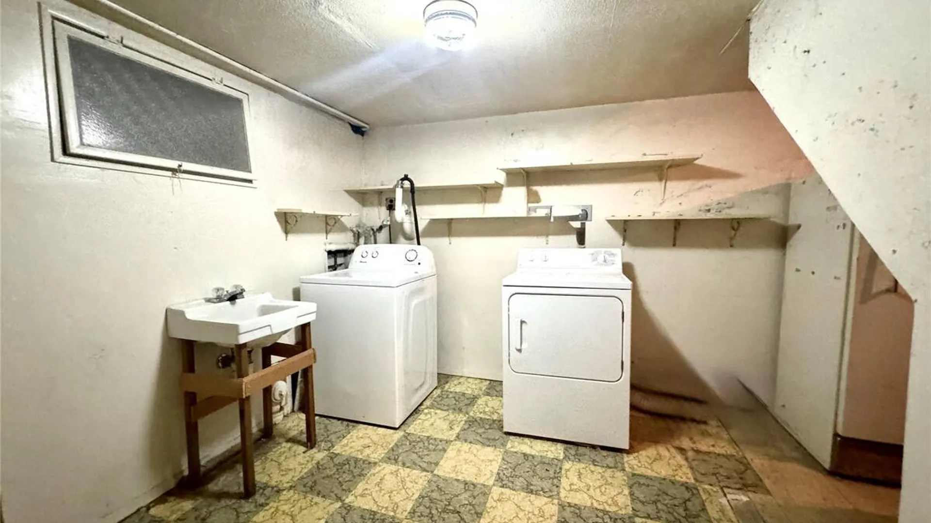 Property at 28 Euclid Avenue, Dix Hills, NY 11746 26