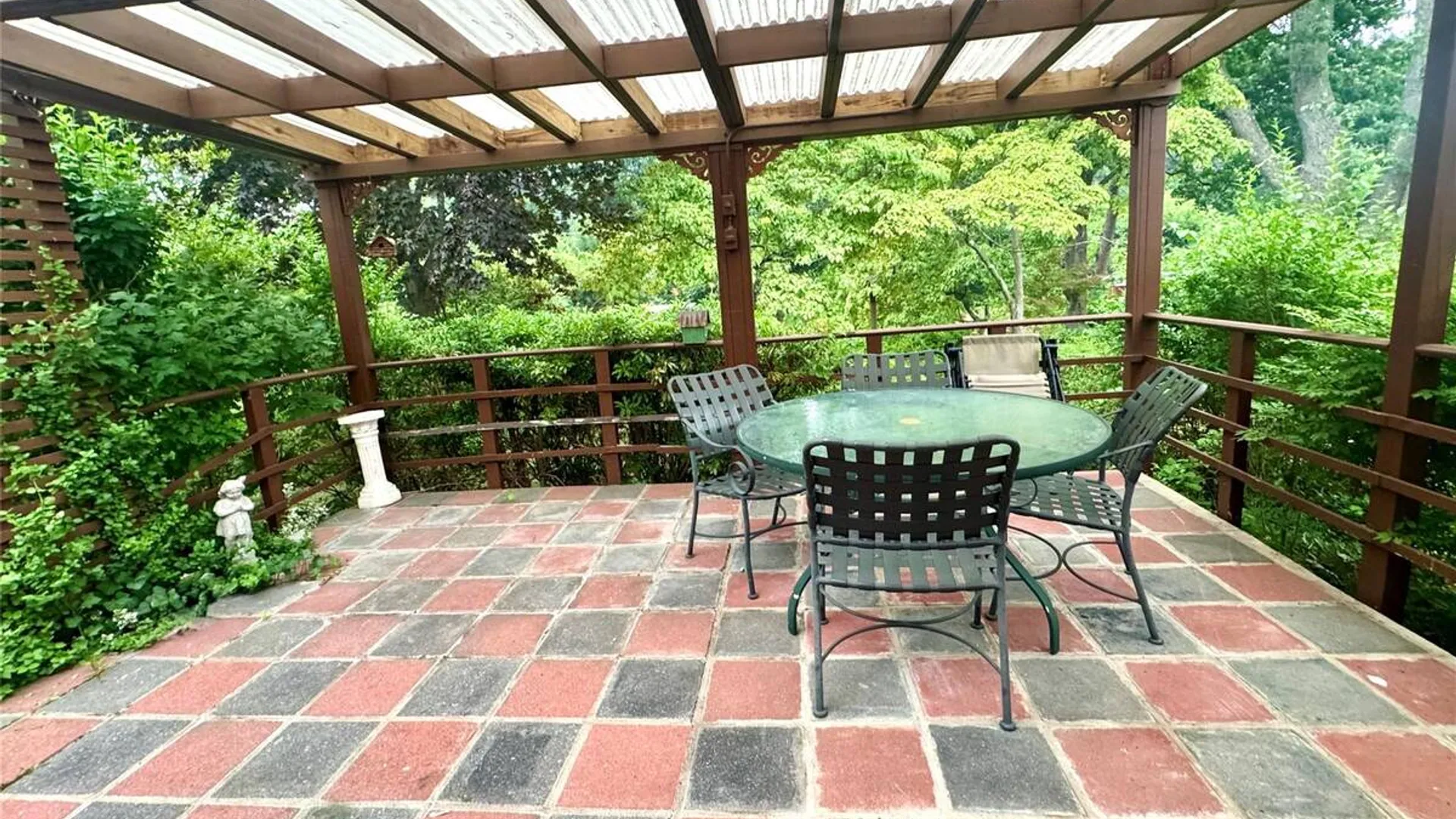 Property at 28 Euclid Avenue, Dix Hills, NY 11746 29