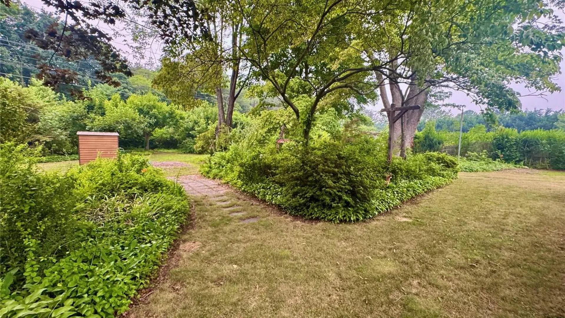 Property at 28 Euclid Avenue, Dix Hills, NY 11746 31