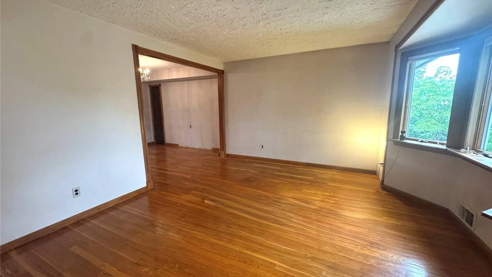 Property at 28 Euclid Avenue, Dix Hills, NY 11746 7